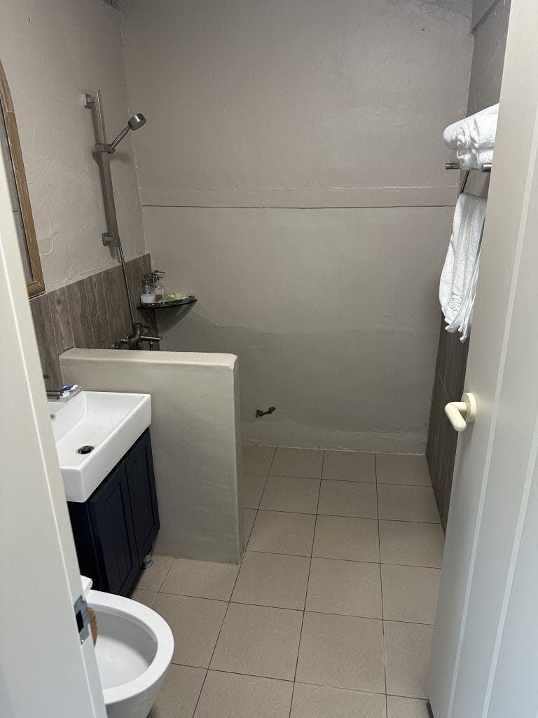 Neugeuthanga bathroom